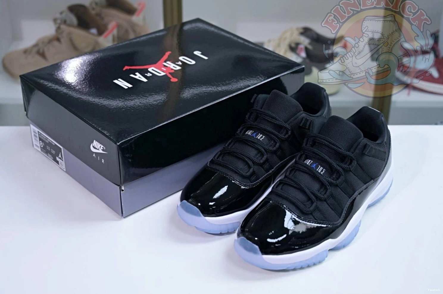 Jordan 11 Low Air 